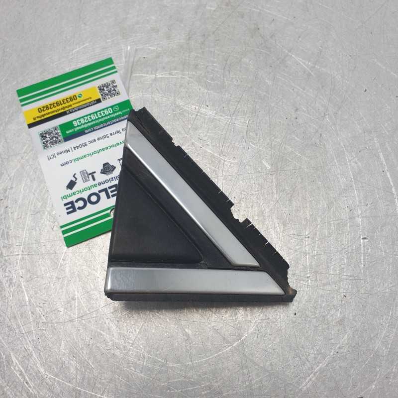 735453721 cover finitura esterna triangolo Lancia Delta 3° serie 1.6 MJT 88 KW 2010 parafango ant DX