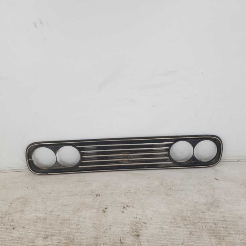 MASCHERINA ANTERIORE FIAT 850 PULMINO 1974-77 USATA CON PICCOLE IMPERFEZIONI
