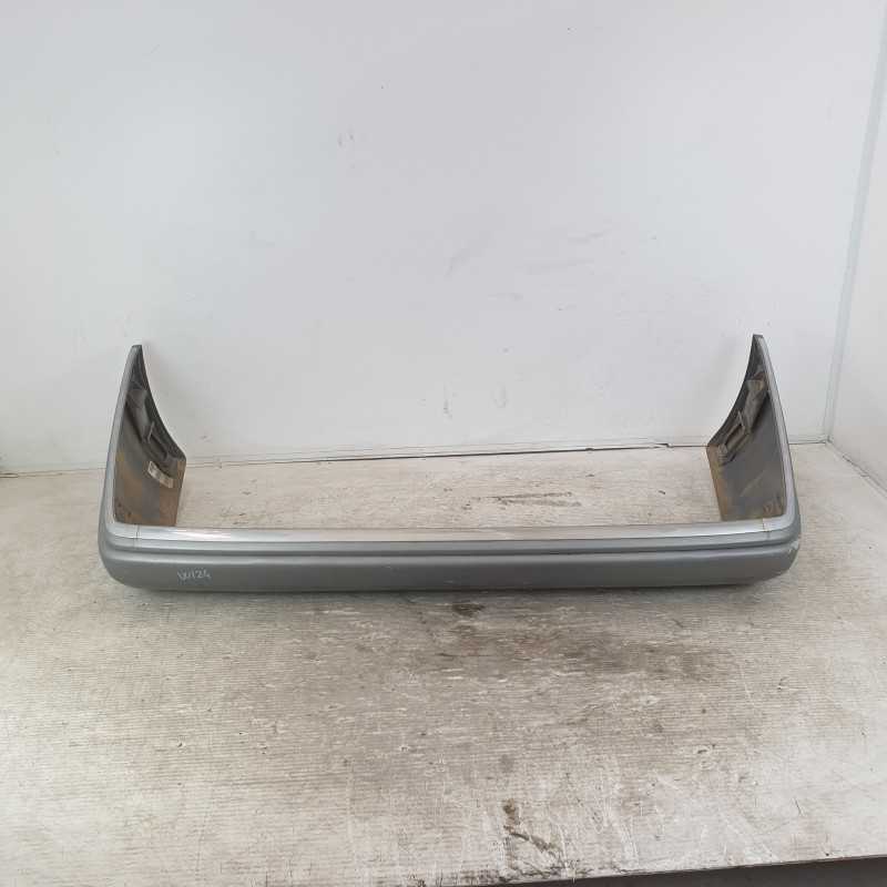 1248850321 paraurti posteriore Mercedes W124 Classe E 1984-95 taglio e buco per gancio traino graffi