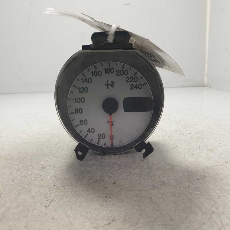 156050814 Quadro strumenti contachilometri Alfa Romeo 156 1.9 2004 1 GANCIO ROTTO