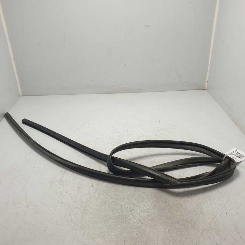 5705A218 Guarnizione sigillo vetro interno porta ant dx Mitsubishi Pajero III DI-D V60-70 4X4 3P 2000-07