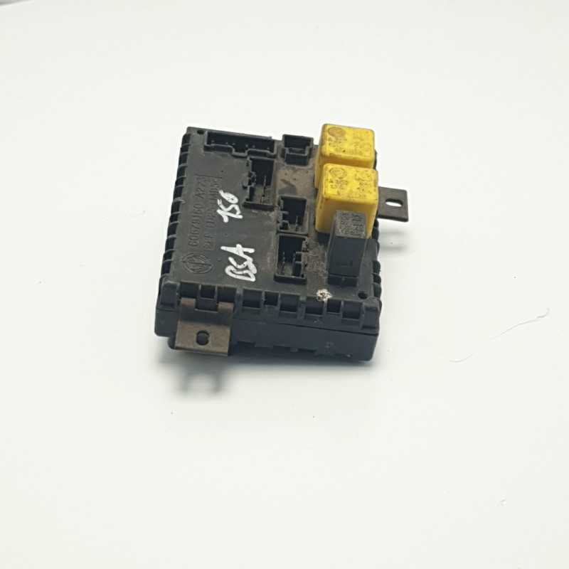 CENTRALINA SCATOLA PORTAFUSIBILI BODY COMPUTER ALFA ROMEO 156 1.9 MTJ 150 CV 60679160 CENTRALINA SCATOLA PORTAFUSIBILI BODY COMPUTER ALFA ROMEO 156 1.9 MTJ 150 CV 60679160