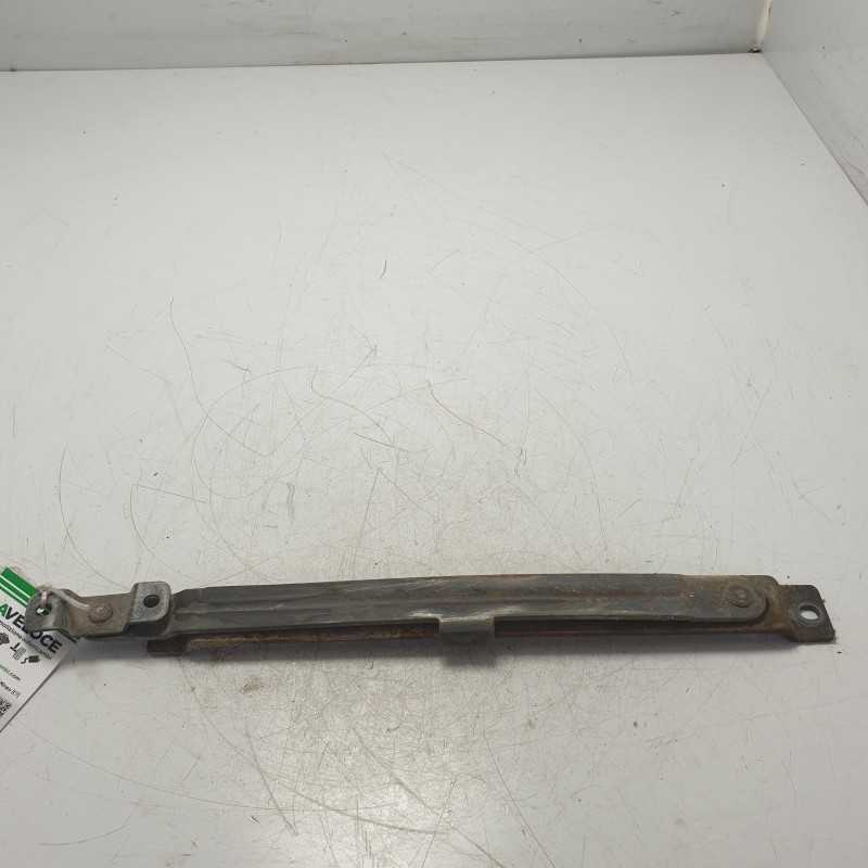 Guida supporto inferiore portellone Nissan Terrano II R20 4x4 5p 1996-07