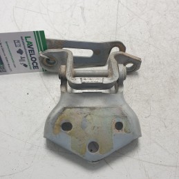 5822A021 Cerniera superiore portellone bagagliaio Mitsubishi Pajero III V60 3.2 DI-D 2000-07