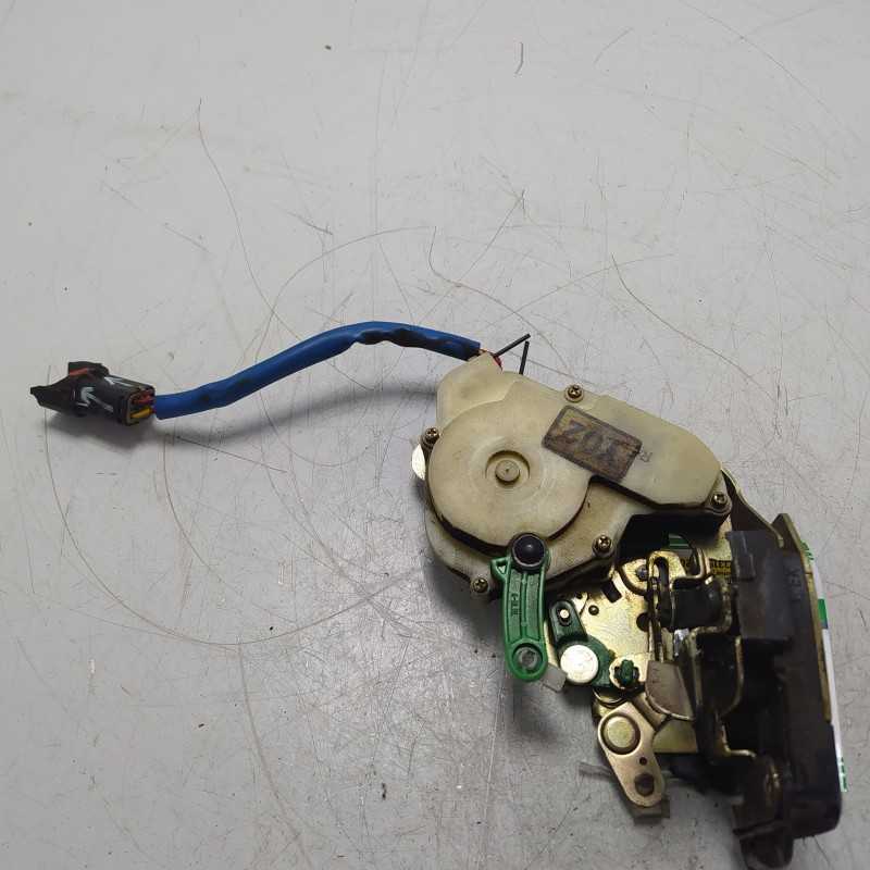 814203E010 Serratura chiusura 6 pin post dx Kia Sorento I JC BL 2002-10 attenzionare connettore danneggiato