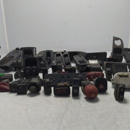 Stock interruttori pulsanti alzavetri varie funzioni marchi e modelli auto Renault Fiat Alfa 