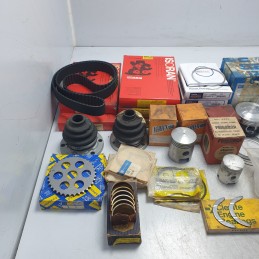 Stock materiali vari marchi e modelli epoca e non pistoni cinghie fasce elastiche guarnizioni