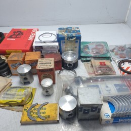 Stock materiali vari marchi e modelli epoca e non pistoni cinghie fasce elastiche guarnizioni