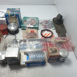 Stock materiali vari marchi e modelli epoca e non pistoni cinghie fasce elastiche guarnizioni