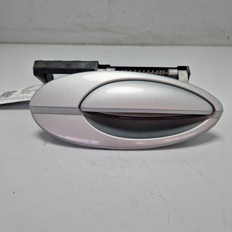 Citroen C5 SW 2.0HDI 2001-04 Maniglia esterna porta ant dx 1 gancio rotto 9634765777