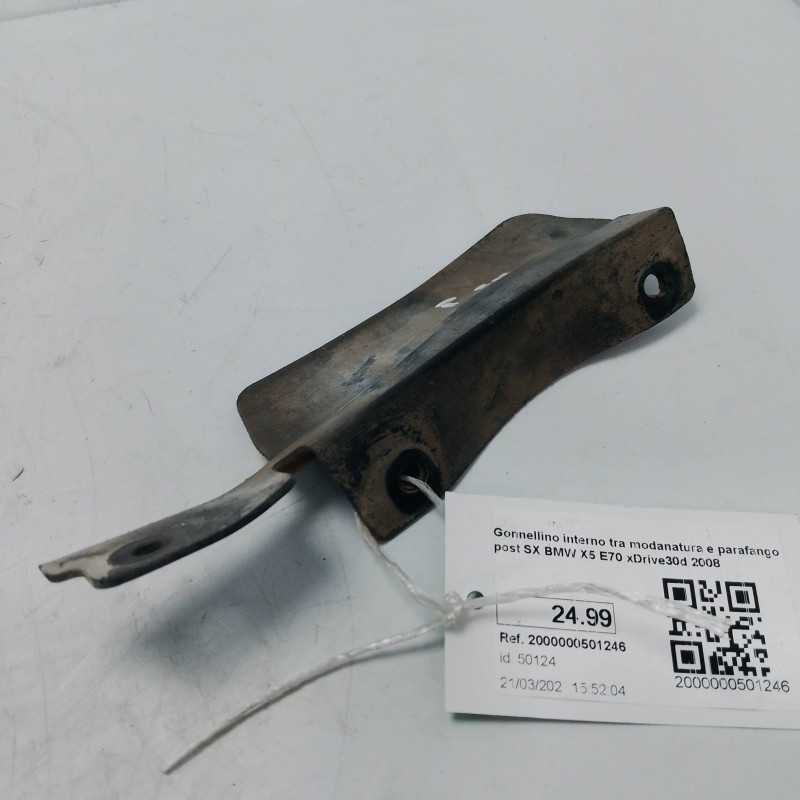 Gonnellino interno tra modanatura e parafango post SX BMW X5 E70 xDrive30d 2008