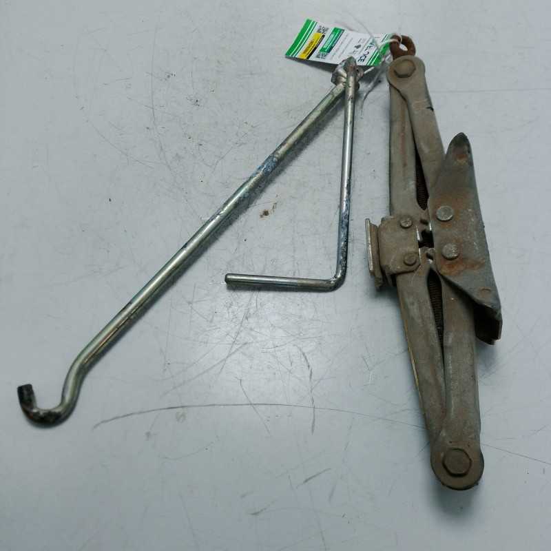 Cric martinetto sollevatore 1000kg Toyota Rav 4 A2 2.0 D-4D 4WD 2004 09111-42030