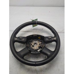 Volante con comandi e...