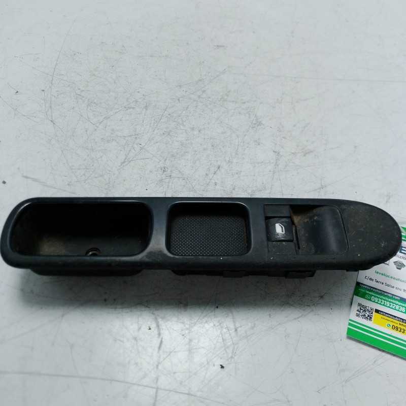 Pulsante interruttore alzavetro ant DX Peugeot 207 1.4 HDI 50 KW 5P 2006 96543607