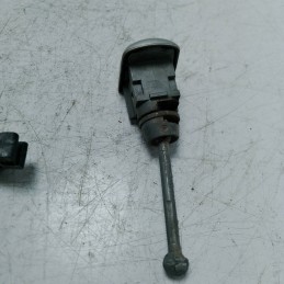 Maniglia esterna portiera ant SX Peugeot 207 1.4 HDI 50 KW 5P 2006 senza chiave