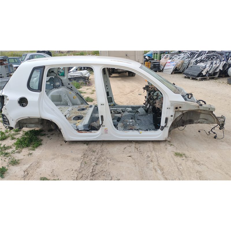 Per ricambi taglio carrozzeria VW Tiguan 5N 1.4 TSI 2009 Per ricambi taglio carrozzeria VW Tiguan 5N 1.4 TSI 2009