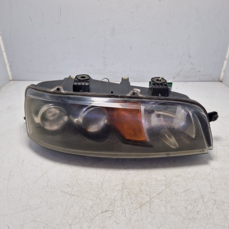 Faro fanale proiettore ant DX Fiat Punto MK2 188 5P 1.2 B 44 KW 1999-03 89100448 da lucidare manca coperchio lampade