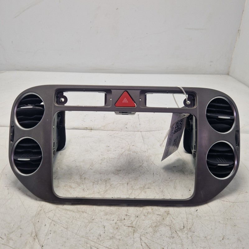 Cornice centrale cruscotto con bocchette aerazione VW Tiguan 5N 1.4 TSI 2009 5M0858071K pulsante 4 frecce