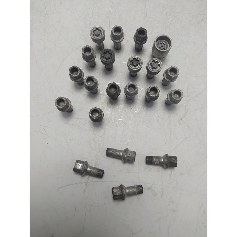 Bulloni ruote x16 pz + 4 bulloni e chiave antifurto VW Tiguan 5N 1.4 TSI 2009 da 17 filettatura 14 mm lugh filetto 27 mm
