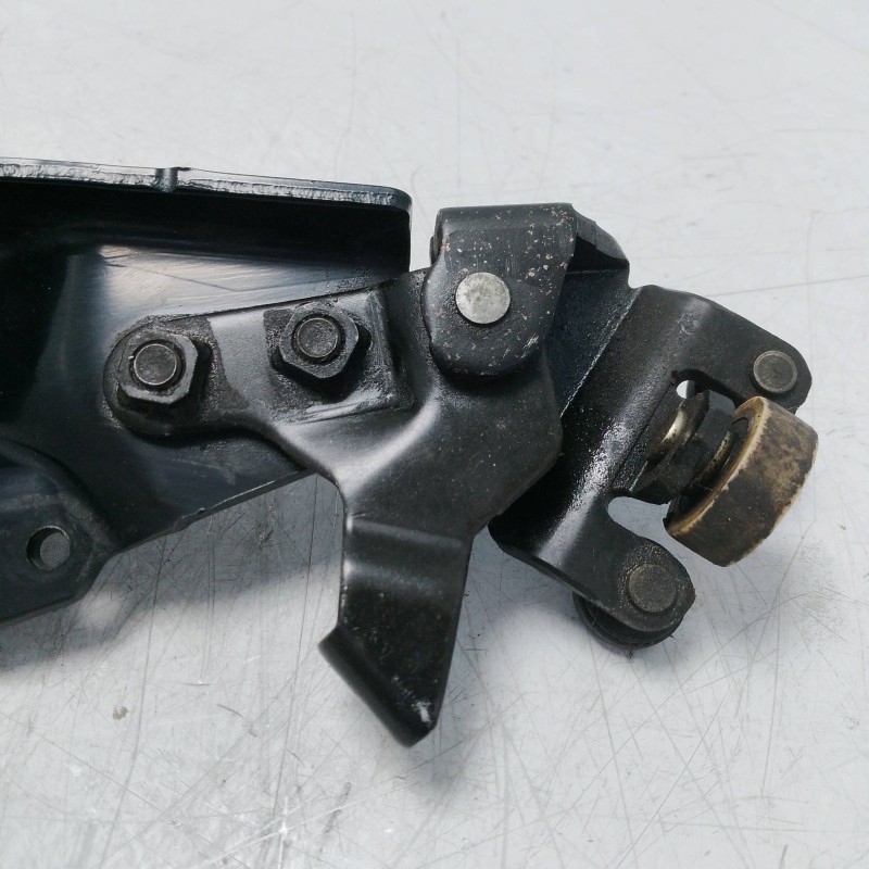 Rullo centrale porta scorrevole SX Mazda 5 MK1 2.0 CD 16V 105 KW 2005-10 C235-73-2B0K