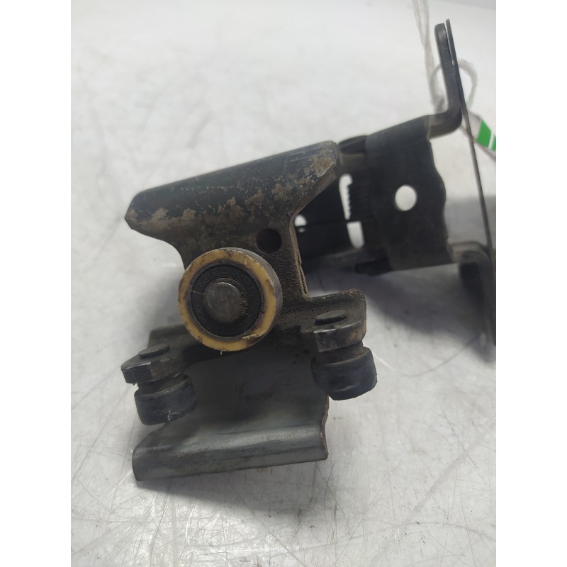 Rullo centrale porta scorrevole DX Mazda 5 MK1 2.0 CD 16V 105 KW 2005-10 C235-72-2B0K