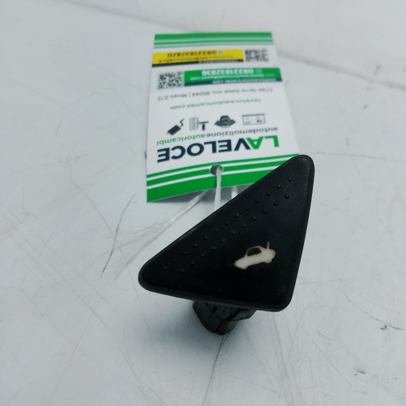 Interruttore pulsante apertura portellone post Ford Focus SW MK1 1.8 TDCI 85 KW 1998-05 98AG19B51AE