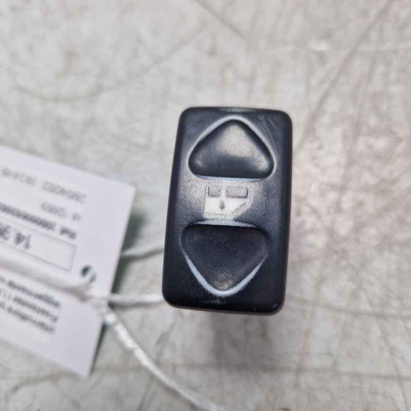 Interruttore pulsante alzavetro ant Land Rover Freelander I LN L314 2.0TD4 2000 YUF101520 leggermente scolorito