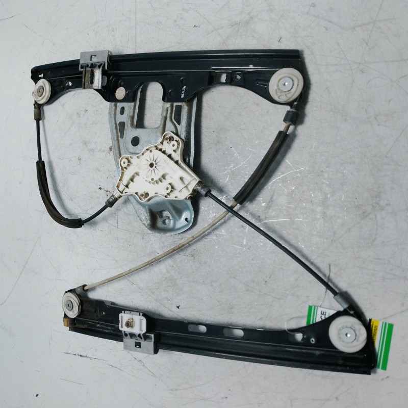 Meccanismo alzavetri portiera ant SX Mercedes W203 Classe C 2000-07 A2037201746