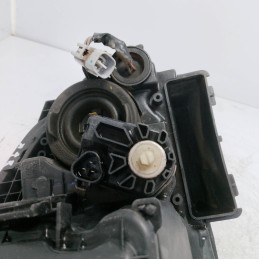 Faro fanale proiettore ant SX Toyota Avensis MK2 SW 2.0 D-4D 85 KW 2003-08 da lucidare un supporto danneggiato