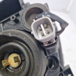 Faro fanale proiettore ant DX Toyota Avensis MK2 SW 2.0 D-4D 85 KW 2003-08 da lucidare