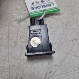 Pulsante interruttore apertura sportello carburante Toyota Avensis MK2 SW 2.0 D-4D 85 KW 2003-08 156795
