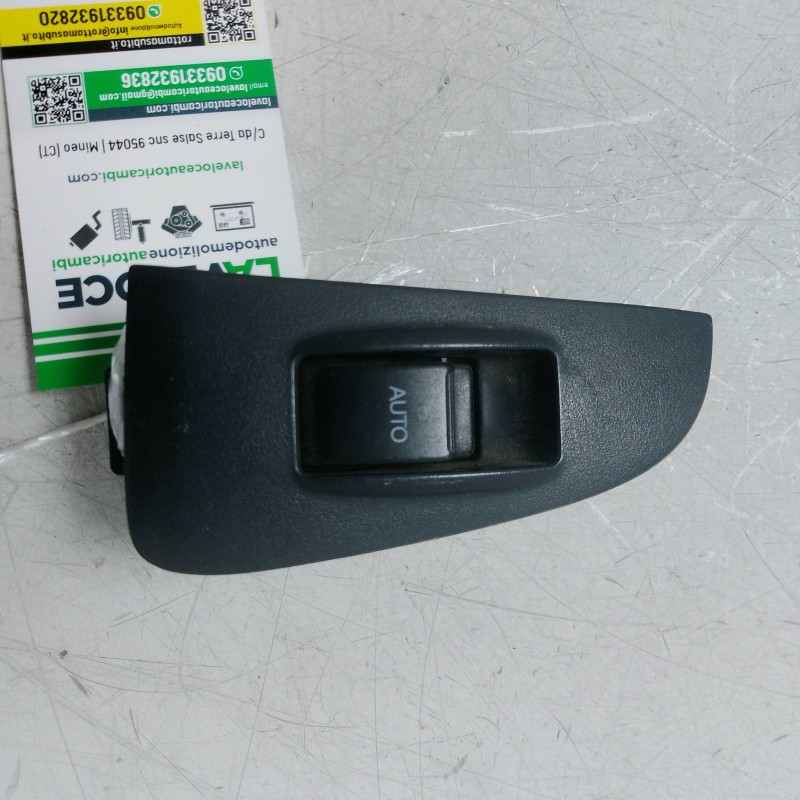 Interruttore pulsante alzavetro post SX Toyota Avensis MK2 SW 2.0 D-4D 85 KW 2003-08 74272-05020