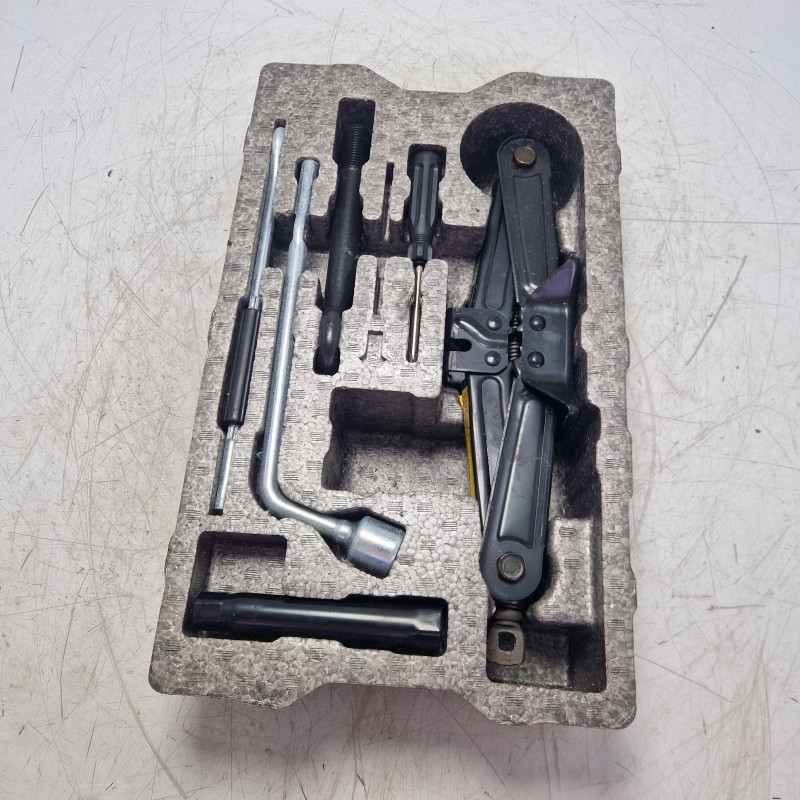 Cric martinetto utensili ruota scorta Kia Carens MK3 2.0 CRDI 103 KW 2006-13 09149-1D100