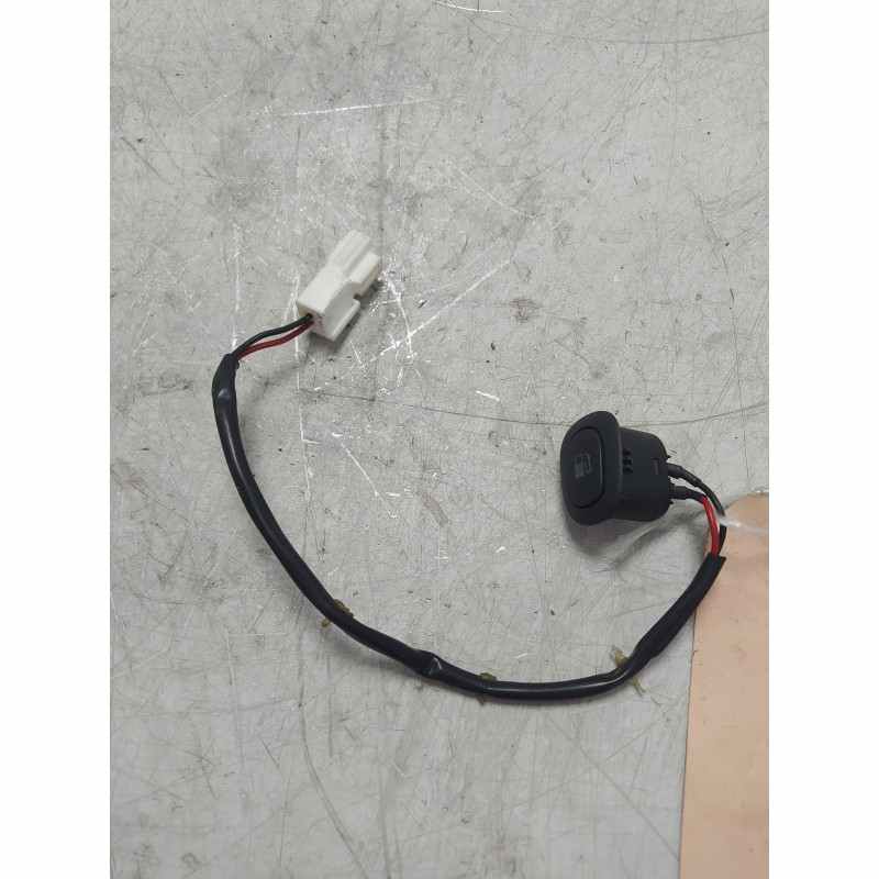 Pulsante interruttore apertura sportello carburante Kia Carens MK3 2.0 CRDI 103 KW 2006-13 93590-1D000