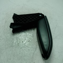 Bracciolo centrale in pelle Citroen C3 II SC 1.4 LPG 2010 A0560501001 rovinato