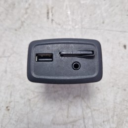 Presa connettore USB AUX...