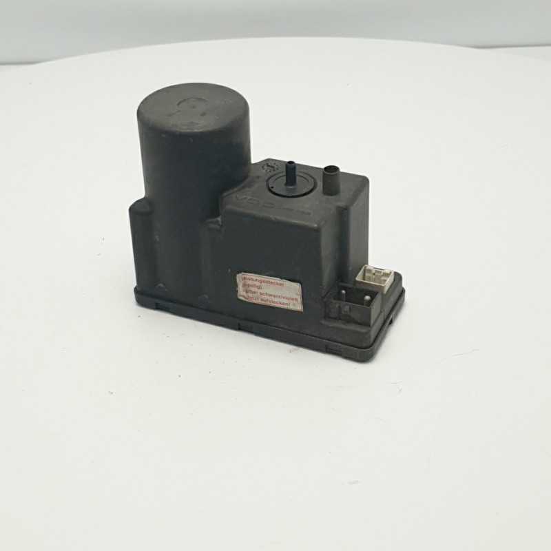POMPA VUOTO CENTRALINA MODULO CONTROLLO CHIUSURA CENTRALIZZATA AUDI A4 B5 VDO A0862257A POMPA VUOTO CENTRALINA MODULO CONTROLLO CHIUSURA CENTRALIZZATA AUDI A4 B5 VDO A0862257A