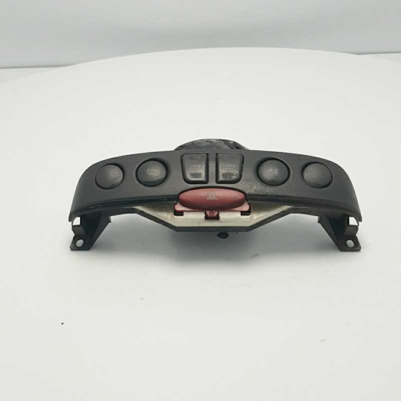 PULSANTIERA PANNELLO CONTROLLO COMANDI INTERRUTTORI 4 FRECCE ALZACRISTALLI FIAT PUNTO 2° SERIE 188 PULSANTIERA PANNELLO CONTROLLO COMANDI INTERRUTTORI 4 FRECCE ALZACRISTALLI FIAT PUNTO 2° SERIE 188