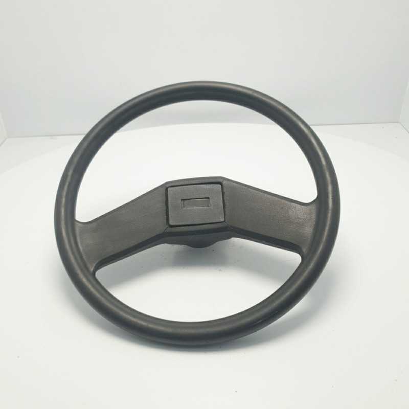 VOLANTE STERZO FIAT PANDA 1° SERIE 141 CON LEGGERE SPACCATURE CENTRALI AI LATI TASTO CLACSON 7545919 VOLANTE STERZO FIAT PANDA 1° SERIE 141 CON LEGGERE SPACCATURE CENTRALI AI LATI TASTO CLACSON 7545919