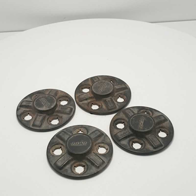 SERIE KIT 4 COPPETTE BORCHIE CERCHI RUOTE IN METALLO FIAT 127 2° SERIE EPOCA SERIE KIT 4 COPPETTE BORCHIE CERCHI RUOTE IN METALLO FIAT 127 2° SERIE EPOCA