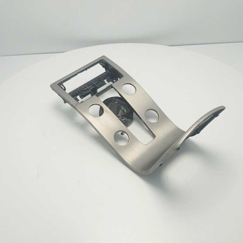 Console centrale plancia cover cruscotto 30672565 Volvo V50 benzina MK1 2005 lievi imperfezioni Console centrale plancia cover cruscotto 30672565 Volvo V50 benzina MK1 2005 lievi imperfezioni