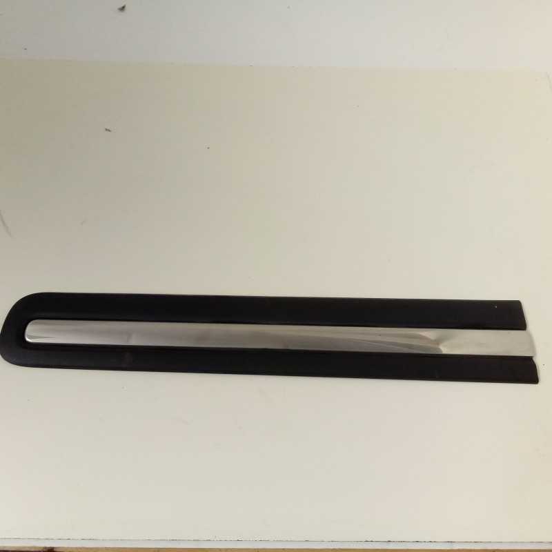 735521840 Modanatura fascia rivestimento portiera esterna anteriore destra Fiat 500 L (351 352) 2012