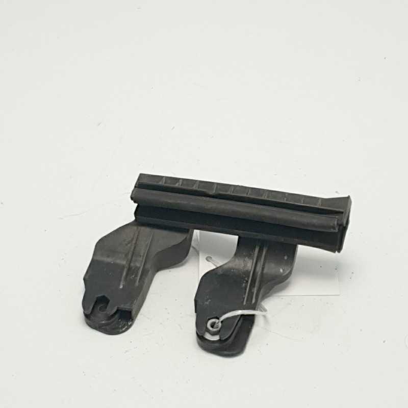 Guida supporto supplementare alzavetro posteriore destro 9682809880 Peugeot 3008 Guida supporto supplementare alzavetro posteriore destro 9682809880 Peugeot 3008