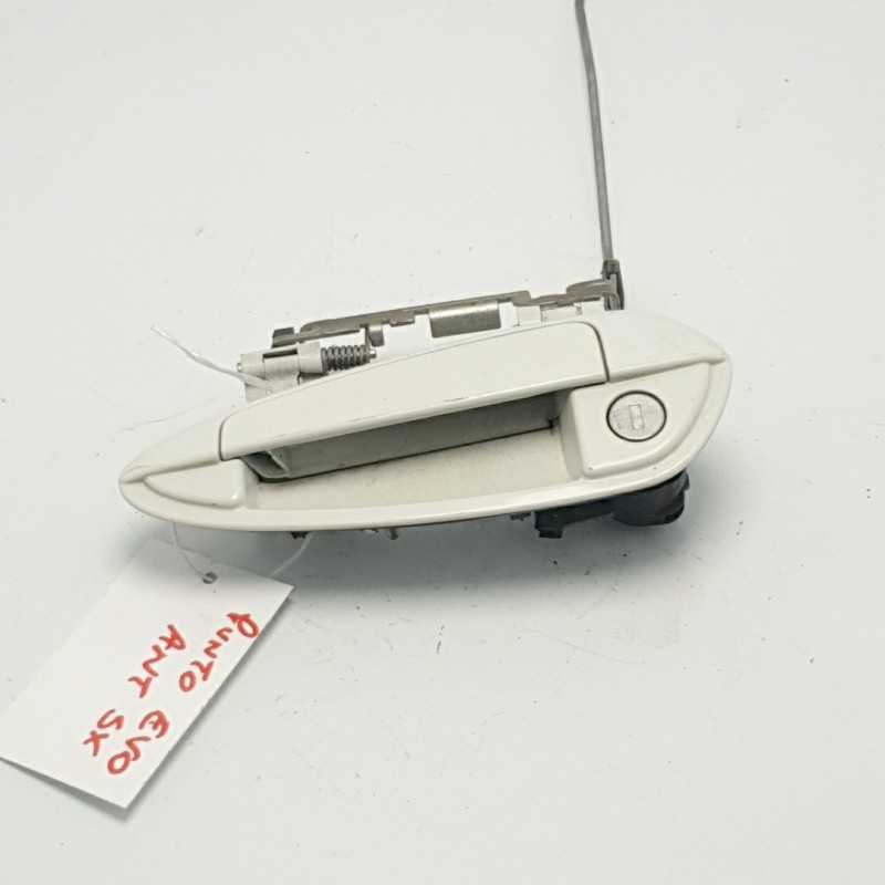 Maniglia esterna anteriore sinistra Fiat Grande Punto 199 Evo colore bianco senza chiave Maniglia esterna anteriore sinistra Fiat Grande Punto 199 Evo colore bianco senza chiave