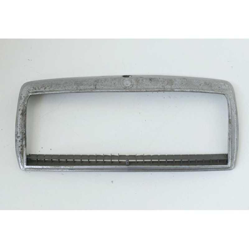 Mascherina cornice calandra 1248880223 Mercedes W124 classe E da restaurare Mascherina cornice calandra 1248880223 Mercedes W124 classe E da restaurare