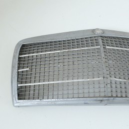 Mascherina griglia calandra radiatore 1168880023 Mercedes W116 SE da restaurare