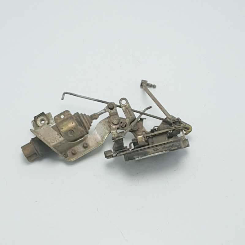 85450-90K02 serratura chiusura elettrica portiera posteriore sinistra Toyota Land Cruiser LJ70 2pin 85450-90K02 serratura chiusura elettrica portiera posteriore sinistra Toyota Land Cruiser LJ70 2pin