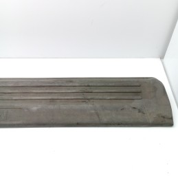 MR402145 Battitacco modanatura anteriore destro portiera Mitsubishi Pajero III V60 1999-06
