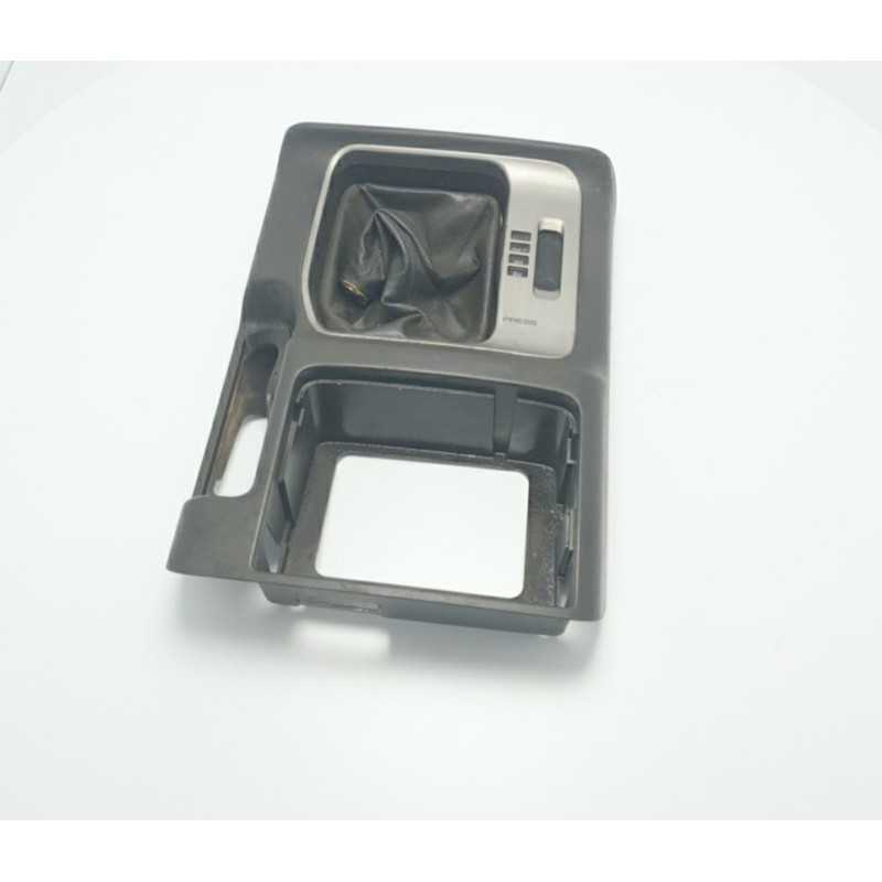 MR580323ZZ02 console cornice rivestimento leva cambio Mitsubishi Pajero 2003-06 MR580323ZZ02 console cornice rivestimento leva cambio Mitsubishi Pajero 2003-06
