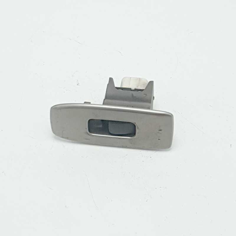 MR445659 pulsantiera interruttore comando alzavetro anteriore destra Mitsubishi Pajero MR445659 pulsantiera interruttore comando alzavetro anteriore destra Mitsubishi Pajero